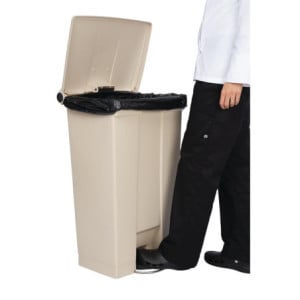 Bežový pedálový kontajner 87L Rubbermaid Step-On: Odolnosť a hygiena