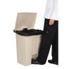 Bežový pedálový kontajner 68 L Rubbermaid Step-On: Kvalita a praktickosť