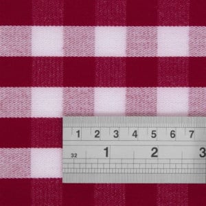 Štvorcový obrus s červenými kockami z polyesteru 1780 x 1780mm - Mitre Essentials - Fourniresto