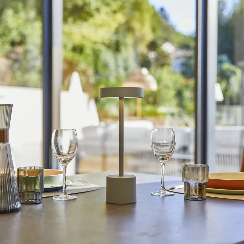 Dotyková stolná lampa z hliníka - Roby sivá
