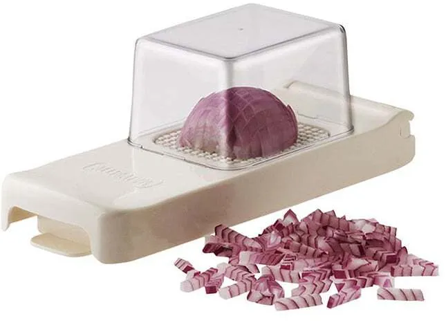 Kuchynský špeciál na krájanie cibule pomocou alligatora.