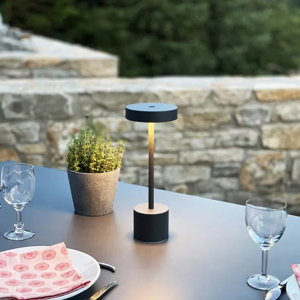 Dotyková stolná lampa z hliníka - Roby Rock